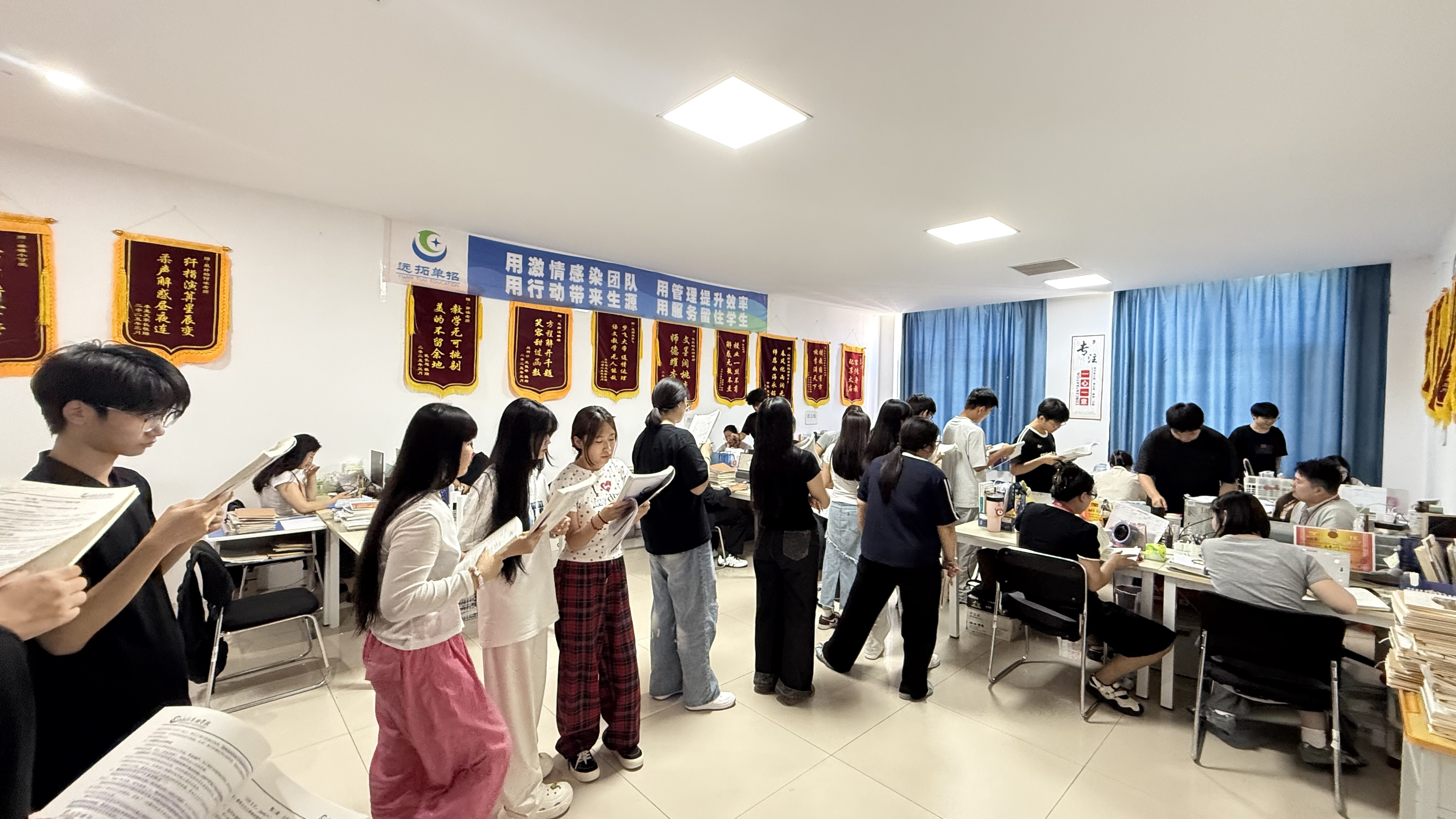 学生课间背诵实拍