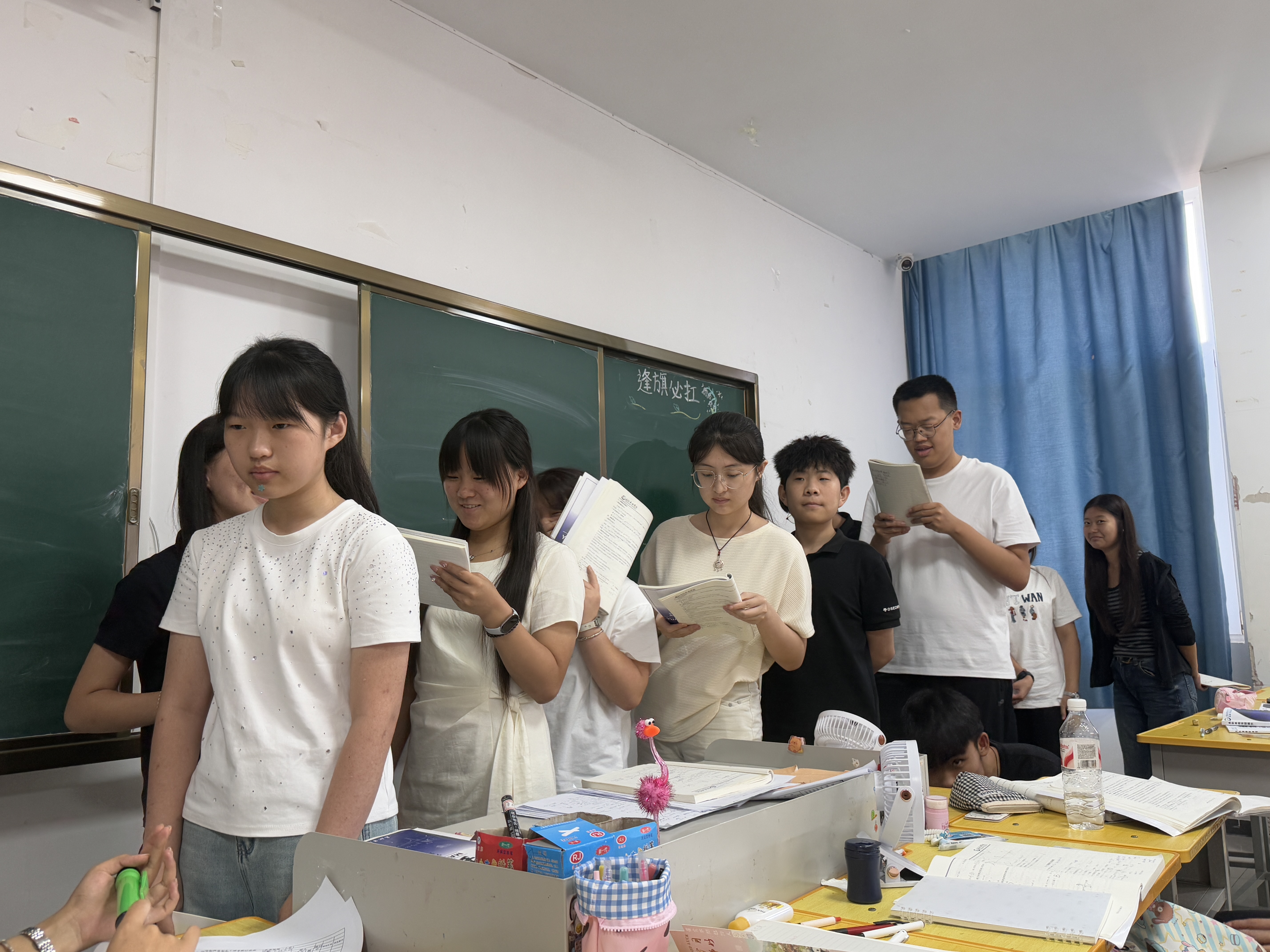 学生课间背诵实拍